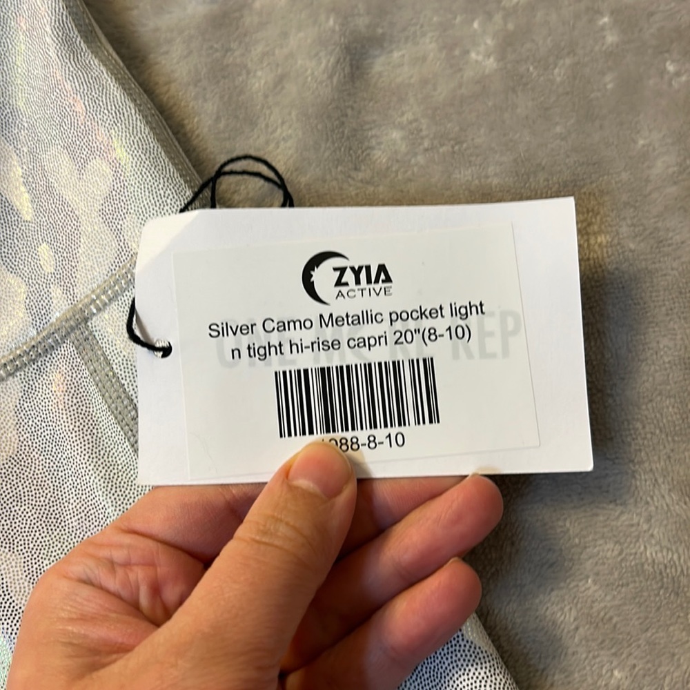 NWT zyia silver camo metallic light n tight Capri - Picture 2 of 5